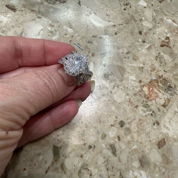 Elegant Silver Women's Ring - Picture 7 of 12